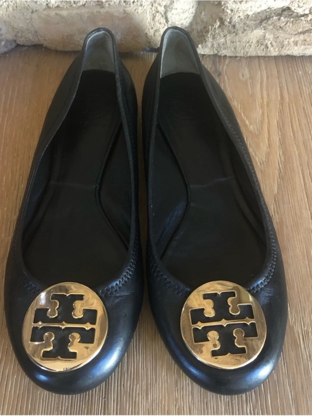 Tory Burch REVA Black Ballet Flats Gold Logo Sz 9 good cond price firm!